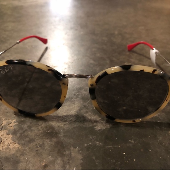 Ray-Ban Sunglasses - Picture 2 of 5